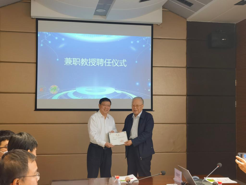 九游（中国）邀请汪旭光院士来校参加研讨会